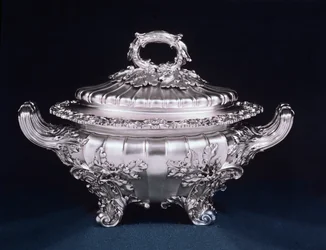 Soup tureen, one of a pair, made by Paul Storr at Dean Street Workshop of Rundell Bridge und Rundell, London, 1819-20